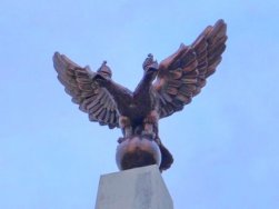 Памятник Двуглавому орлу