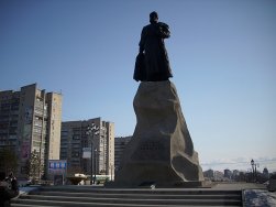 Памятник Е. П. Хабарову