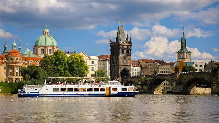 водные экскурсии по Праге