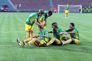 Футболисты «Кубани» празднуют очередное взятие ворот соперника